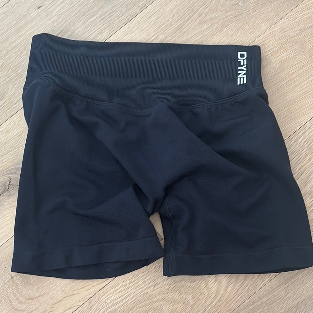 Dfyne gym shorts medium